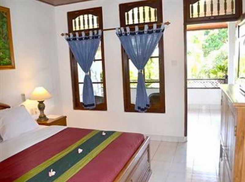 Flamboyan Hotel Kuta  Exterior photo