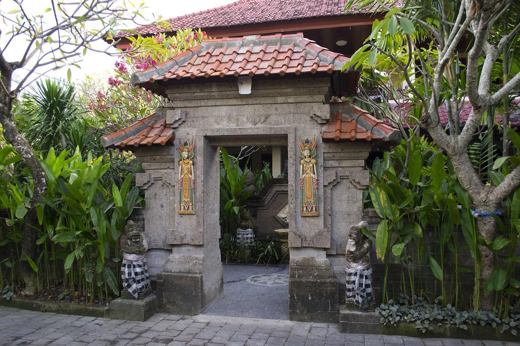 Flamboyan Hotel Kuta  Exterior photo