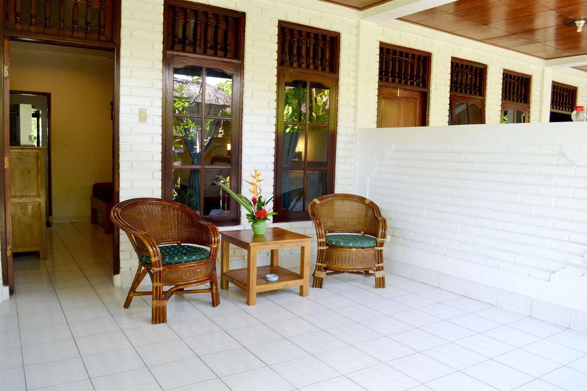 Flamboyan Hotel Kuta  Exterior photo